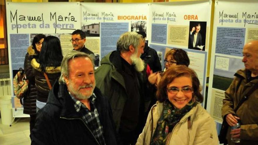 Público en la exposición sobre Manuel María. // Iñaki Abella