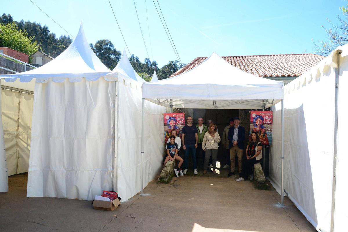 La presentación del XXVI Encontro do Millo Corvo de Meiro, al lado de las carpas colocadas en la Casa da Aldea.