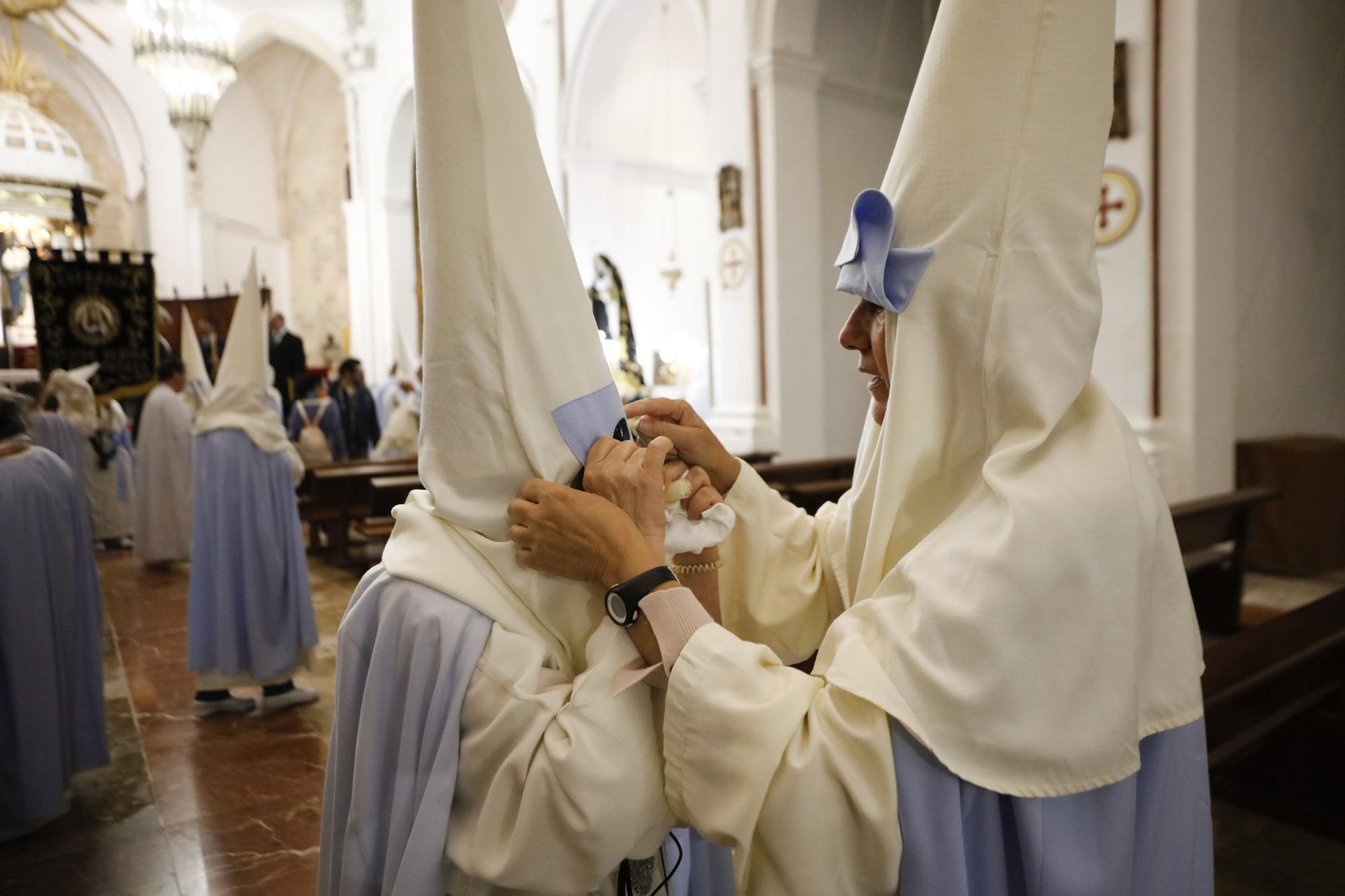 Mira aquí todas las fotos de la procesión del Viernes de Dolores en Ibiza