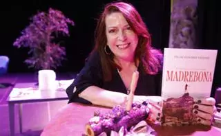 Pilar Sánchez Vicente, en Mieres con su novela "Madrebona"