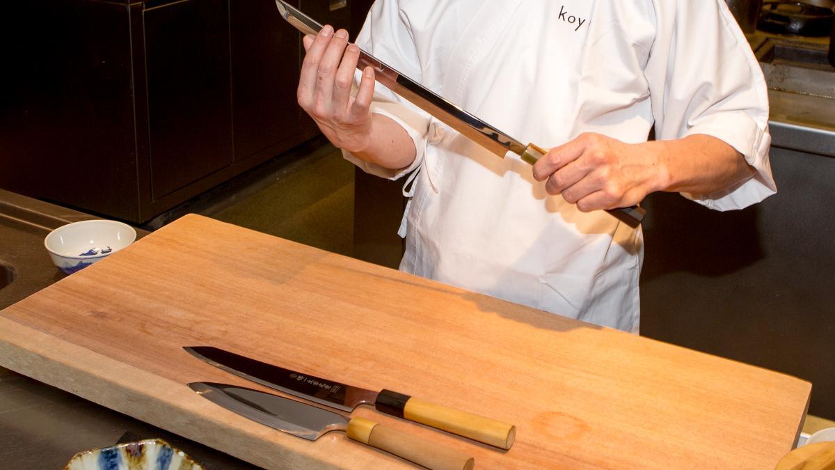 El truco definitivo para limpiar en segundos las tablas de madera que usas  al cocinar