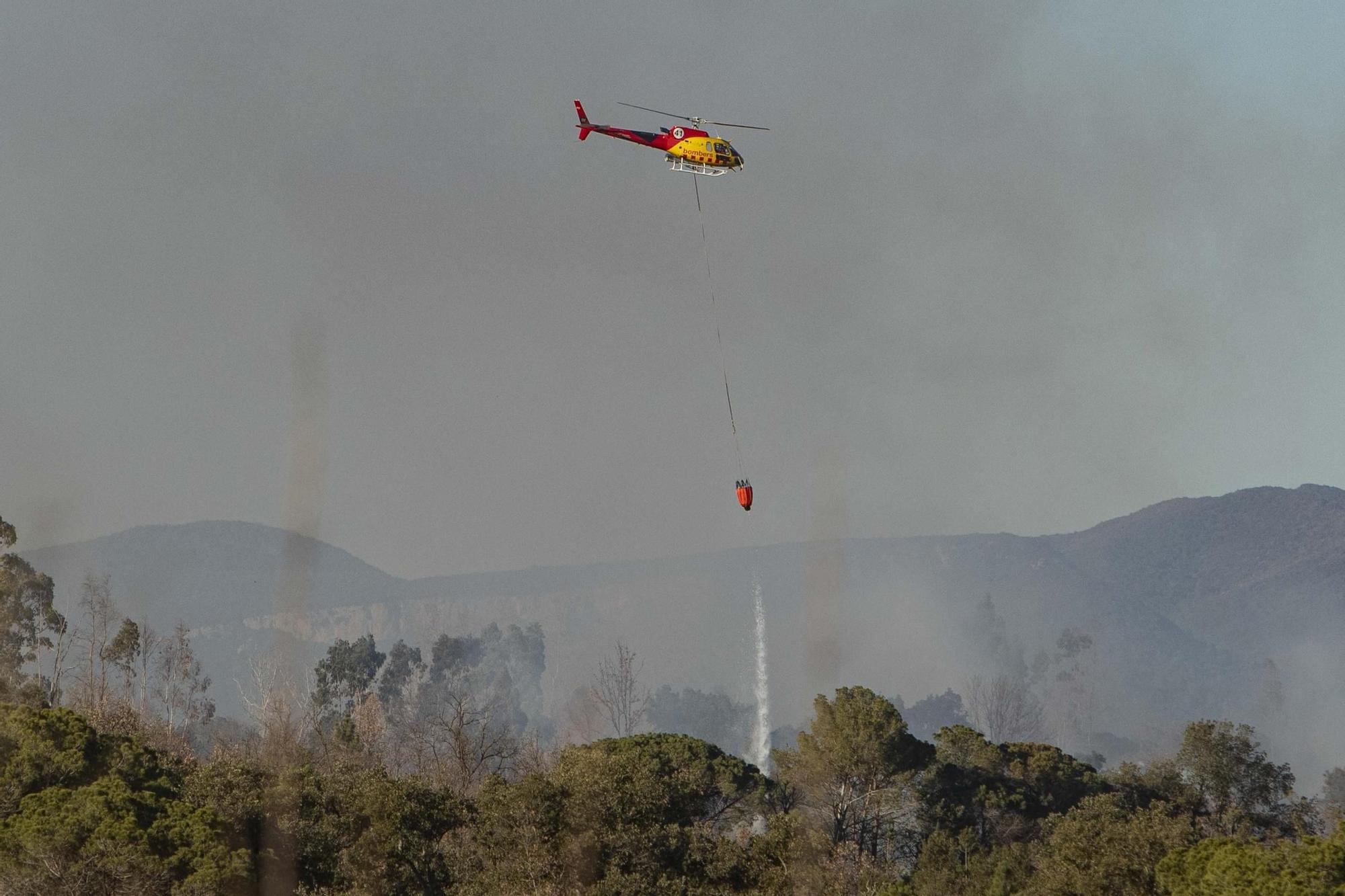 Incendi forestal a Vilobí per una crema de restes vegetals que s'ha descontrolat