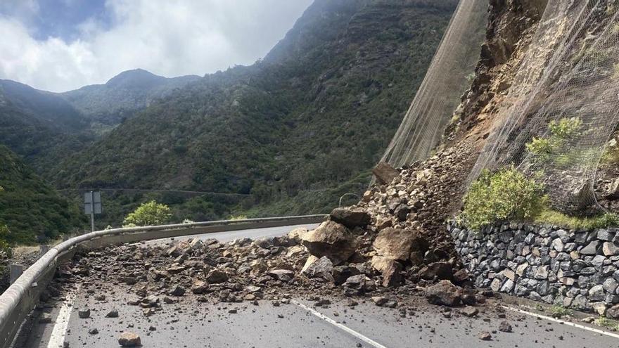 Aislados diez vecinos de Vallehermoso tras desprenderse una carretera en La Gomera durante la borrasca Therese
