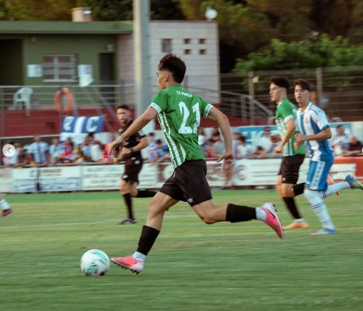 Una acció de l'amistós de pretemporada entre el Peralada i l'Espanyol.