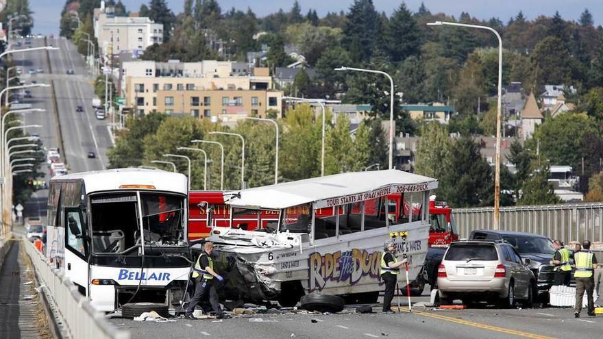 Cuatro muertos y 9 heridos graves al chocar dos autobuses en Seattle