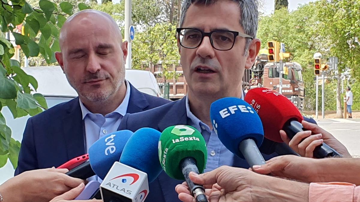 El ministro de la Presidencia, Féliz Bolaños, en declaraciones a los periodistas en Barcelona.