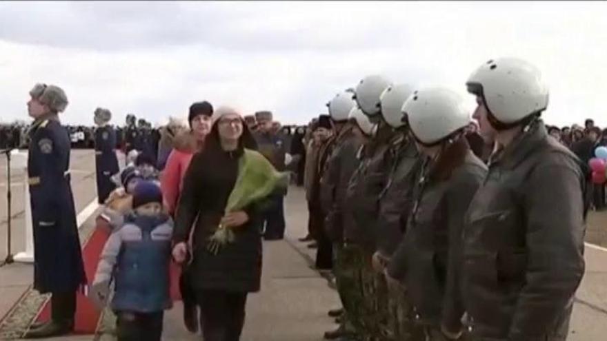 Los soldados rusos, recibidos como héroes en su regreso de Siria