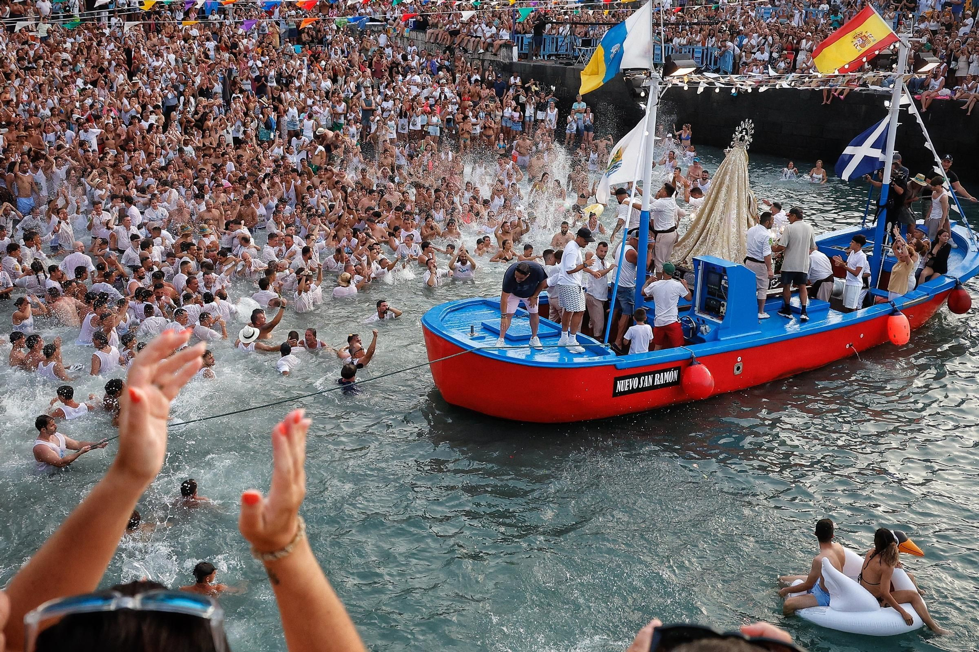 Embarcación de la Virgen del Carmen en el Puerto de la Cruz.