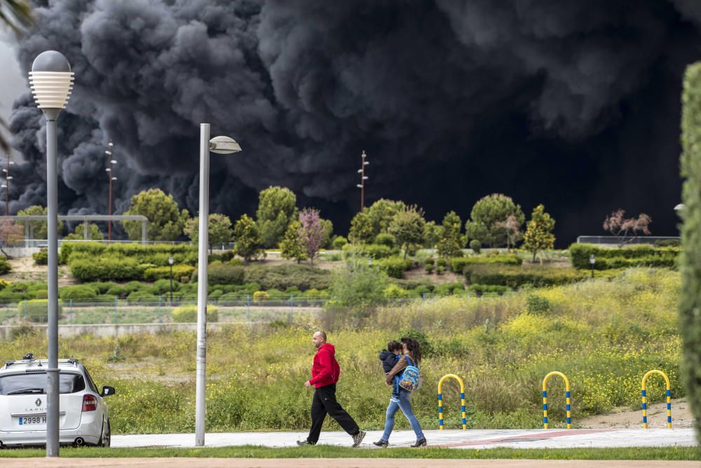 Incendio en un cementerio de neumáticos de Seseña