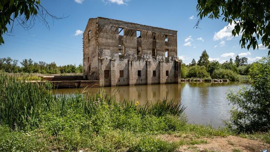 Molino de los Moscoso, junto a la fábrica de la luz y el canal de los Ayala, en la margen derecha del Guadiana en Badajoz.