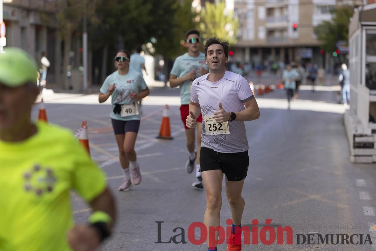 Carrera '10K Assota por ti' en Caravaca (salida y giro primera vuelta)