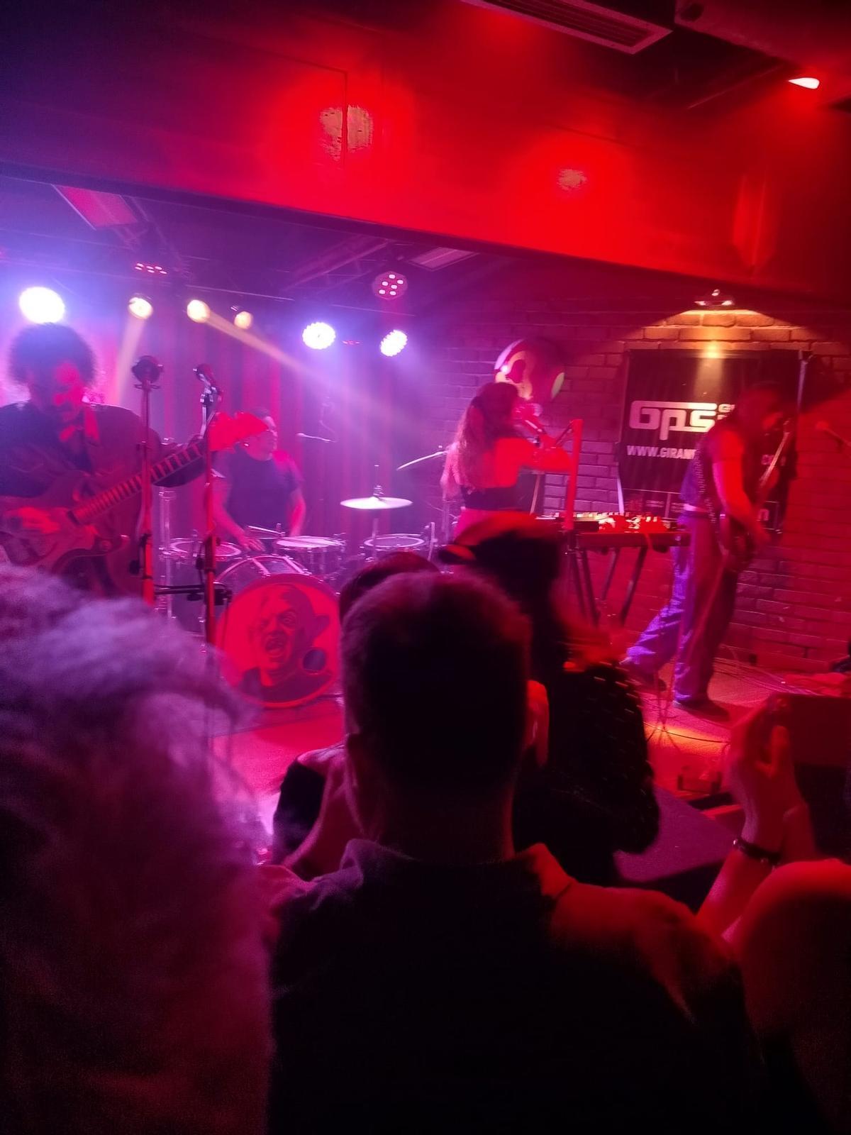 Rabia y rock poderoso en el concierto de "Hermana Furia" en Langreo