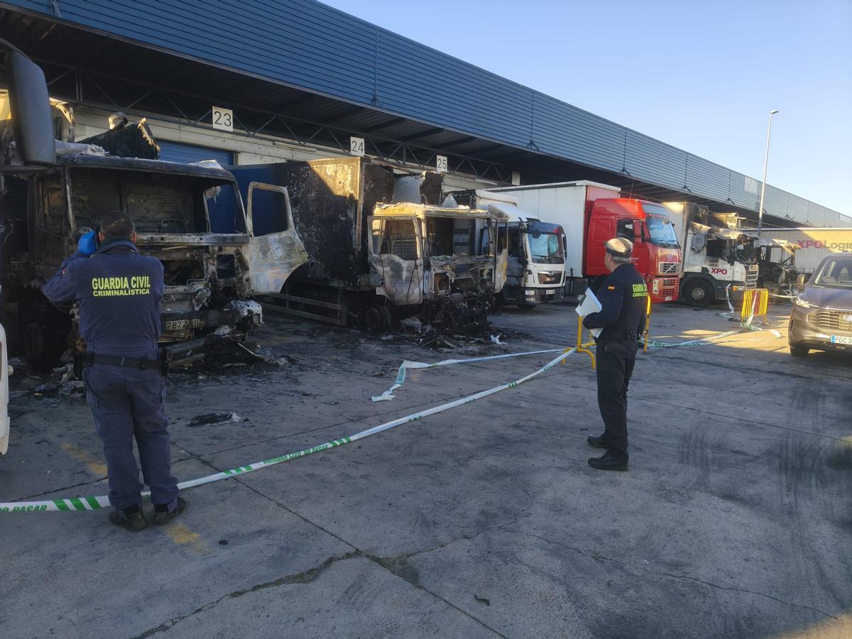 Otra imagen de los investigadores en la zona.