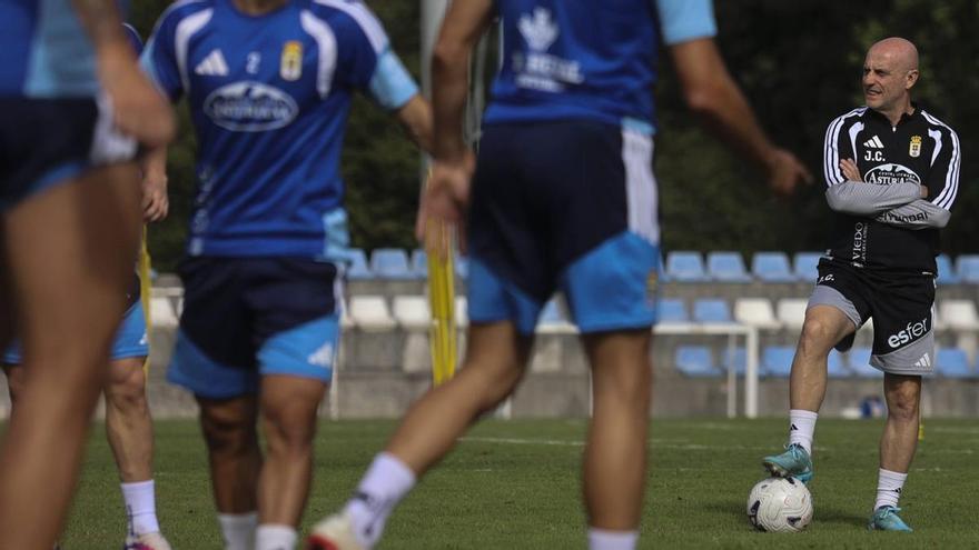 Problemas arriba para el Oviedo: Carlos Fernández y Chris Ramos siguen sin entrenar y apuntan a bajas