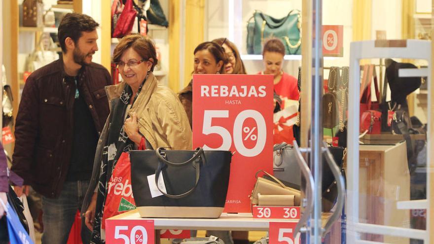 Unas 3.200 personas podrían encontrar trabajo en Málaga durante las rebajas de enero