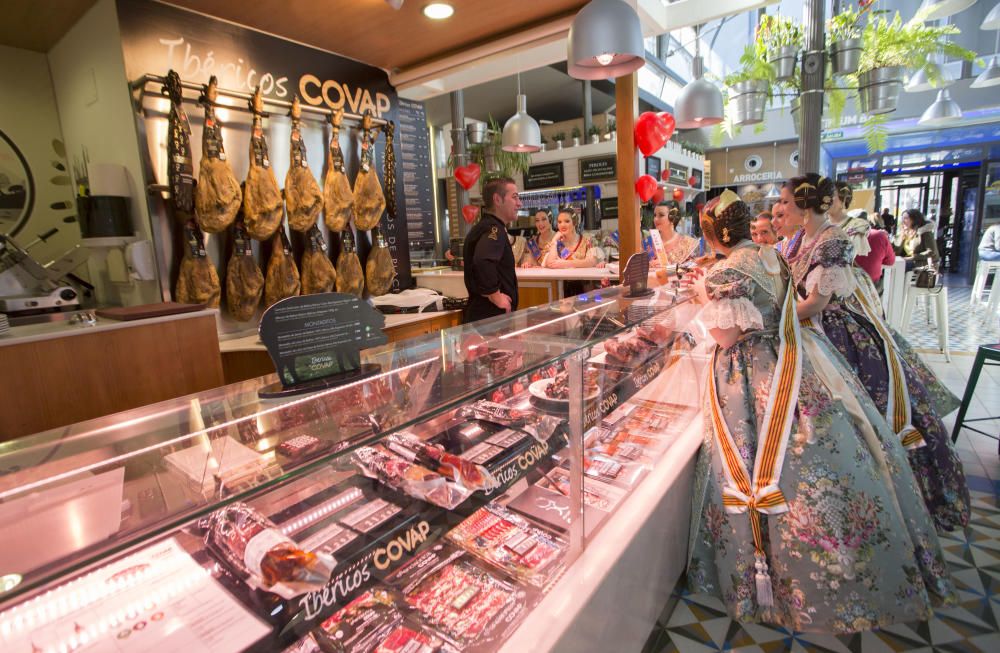 Visita por los puestos del Mercado Victoria, donde degustaron los productos propios de la gastronomía cordobesa.