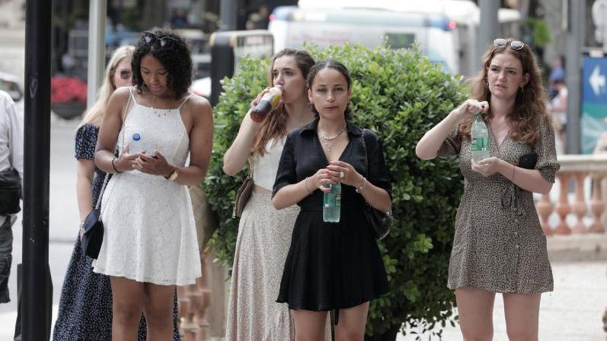 La Aemet ve posible una cuarta ola de calor.