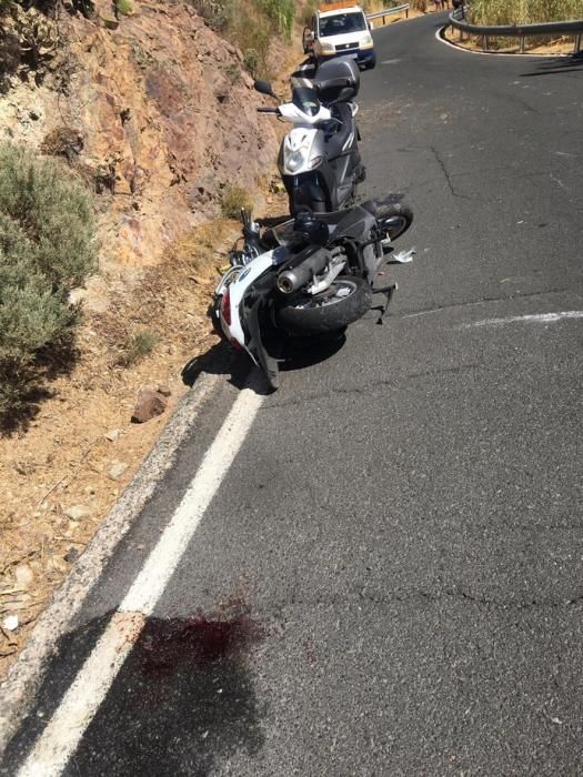 Rescate de un motorista tras sufrir una caída en las inmediaciones del Cruce de Chira