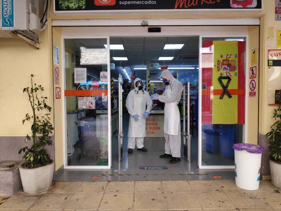 Un supermercado de Torrevieja controla el acceso de clientes con toma de temperatura corporal