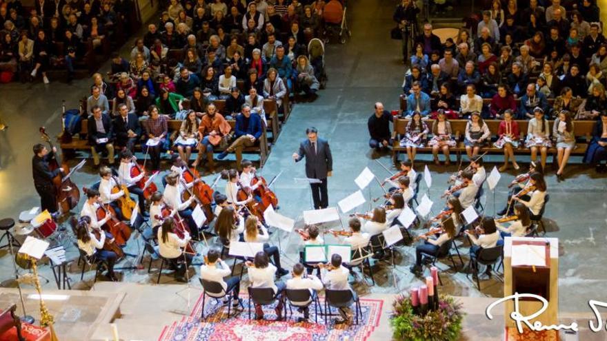 La Federación de Fogueres de Sant Joan celebra su primer concierto de Navidad en la Concatedral de San Nicolás