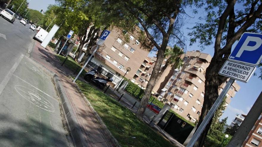 La céntrica Ronda de Levante, preparada para los nuevos estacionamientos.