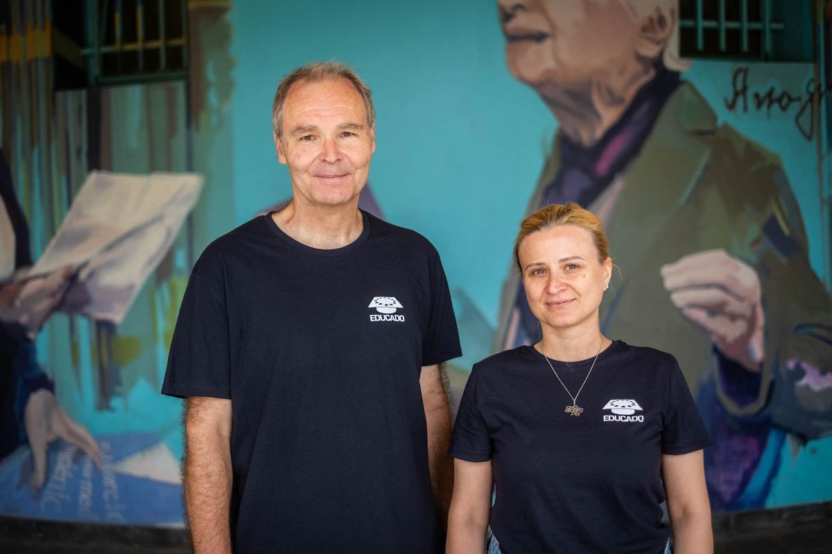 Peter Tino, investigador eslovaco de la Universidad de Birmingham junto a Daría Dobrycheva en la Universidad de La Laguna.