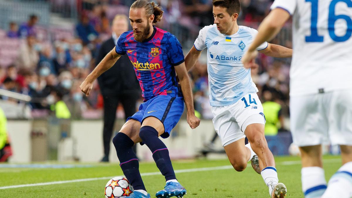 Óscar Mingueza en partido de la Liga de Campeones.