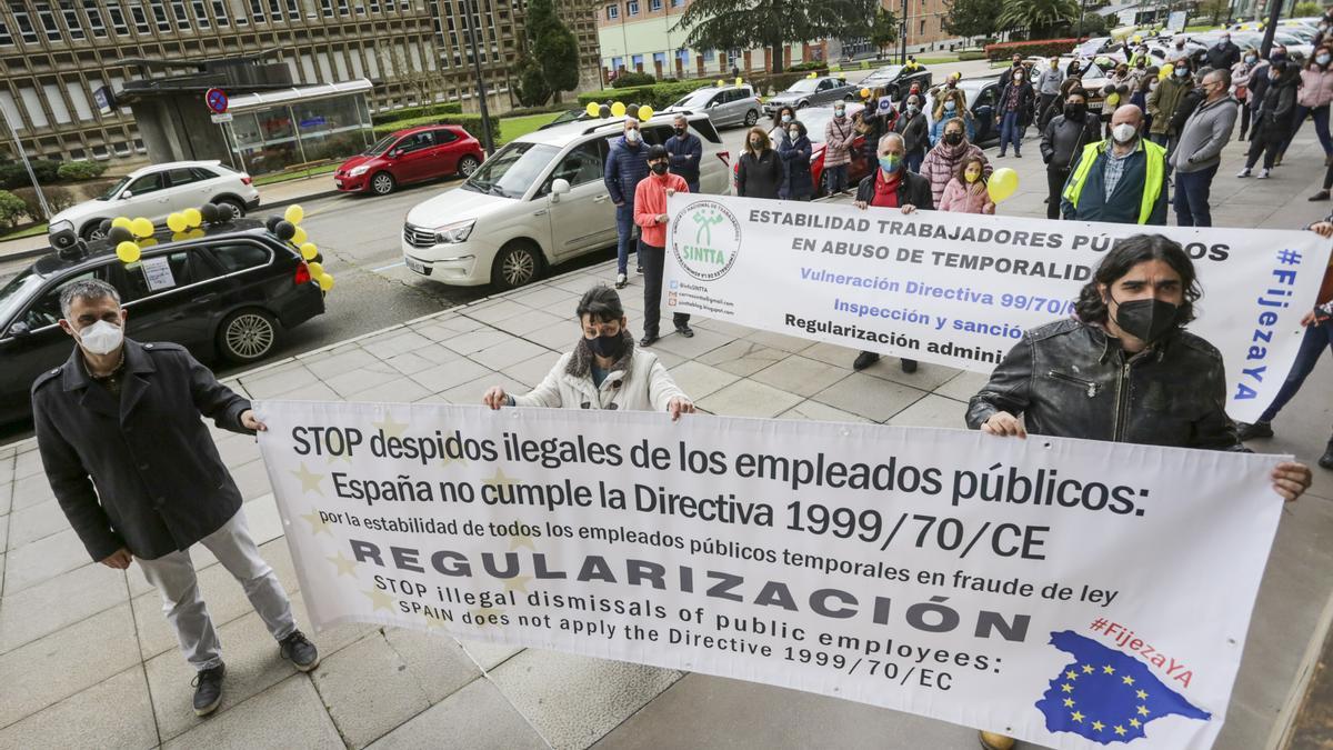 Protesta de interinos en Oviedo