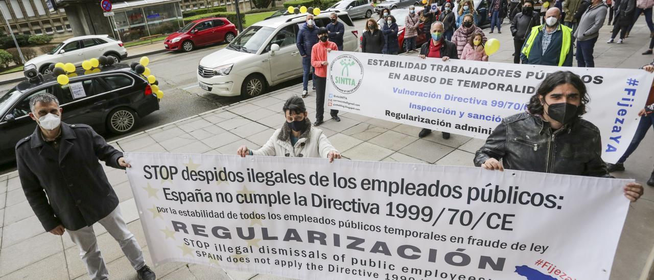 Protesta de interinos en Oviedo