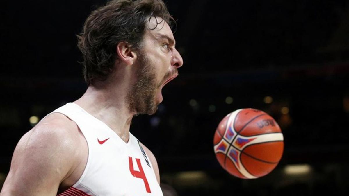 rpaniaguaspain s pau gasol celebrates a basket during their150918000400