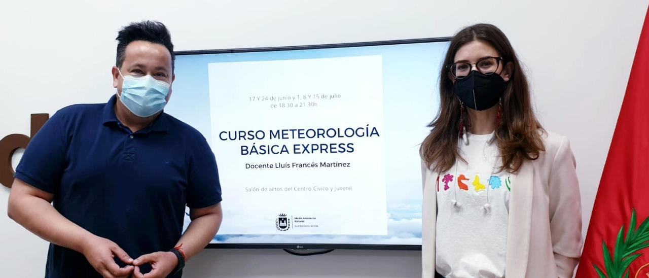 El meteorólogo Lluís Frances y la concejala Sarah López.