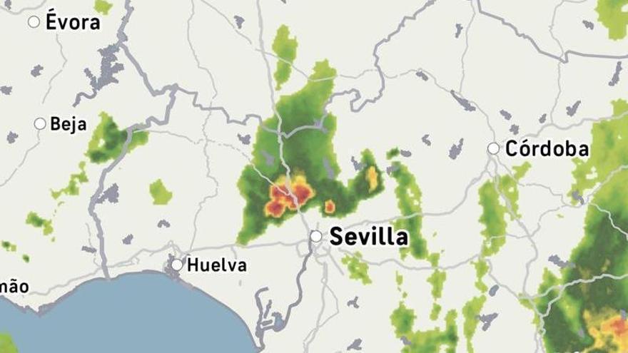 El radar de la Aemet alerta de la llegada de una importante tormenta a Sevilla con presencia de granizo