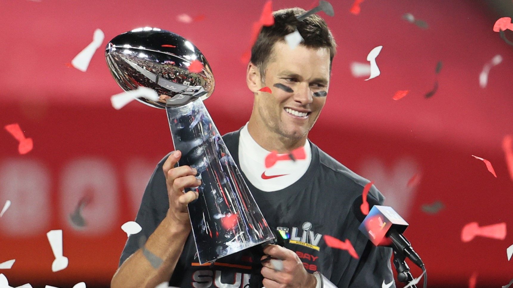 Tom Brady, con el trofeo Vince Lombardi en la última Super Bowl.
