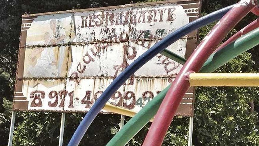 El restaurante Pequeño Mundo está ubicado en la calle Cardenal Rosell s/n, en es Coll d´en Rabassa.