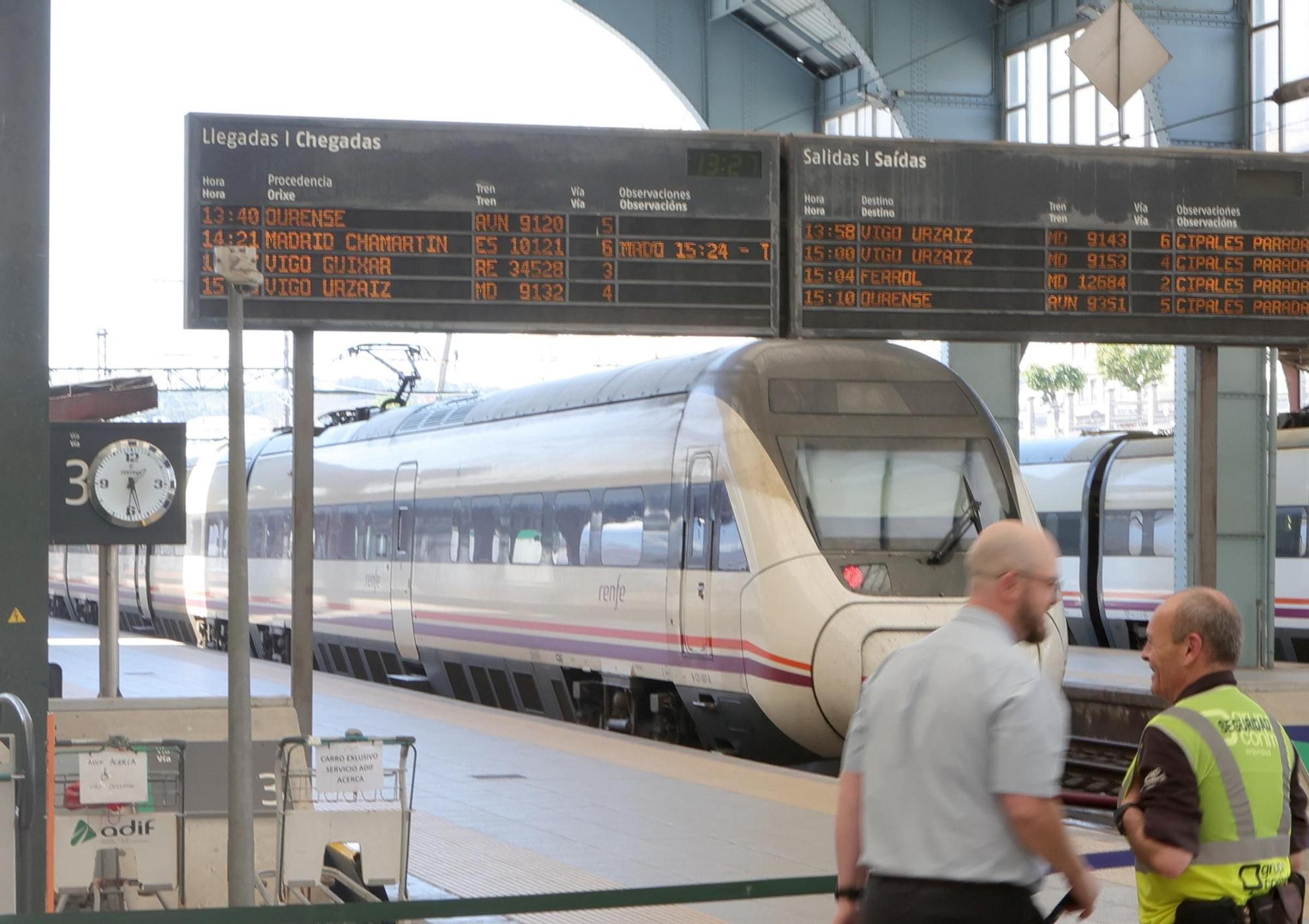 Llegada del primer tren Avril a la estación de San Cristóbal