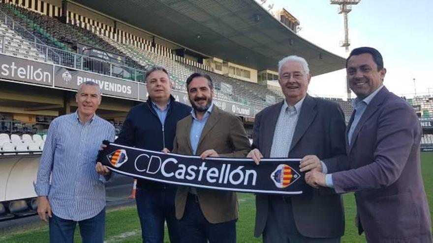 Reunión El hijo de Dragomir Racic visita el estadio Castalia