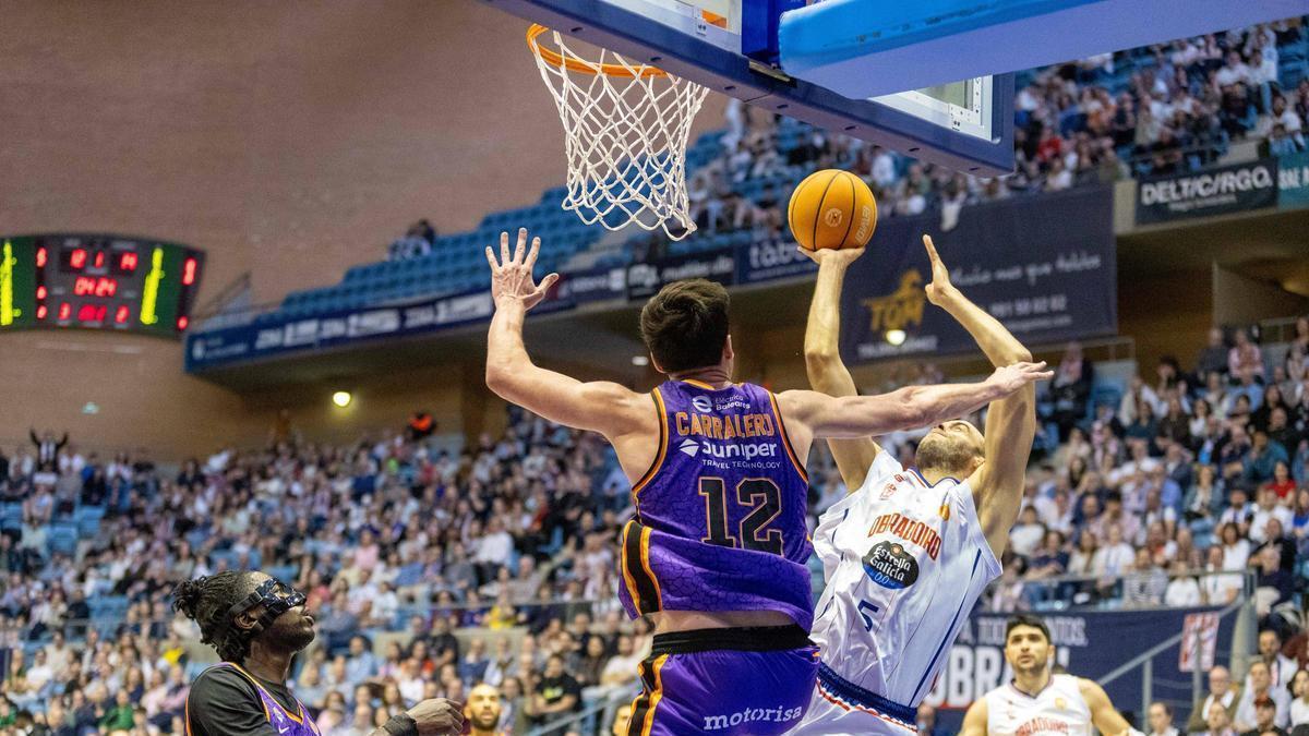 El Obradoiro sufre para ganar al Palmer de Phil Scrubb