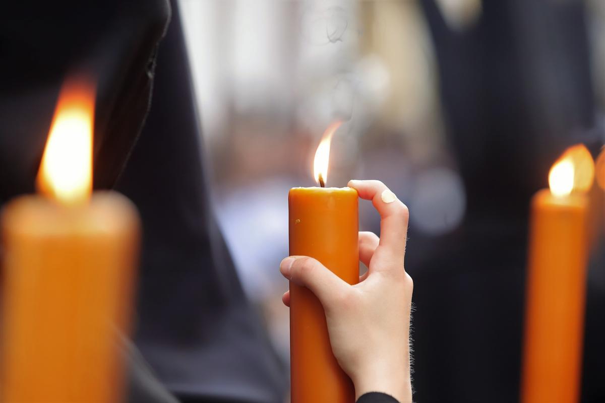 El Cristo de la Expiración se alza sobre Capitulares El Cristo de la Expiración se alza sobre Capitulares