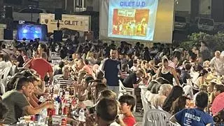 Multitudinaria fiesta del fútbol en Gilet