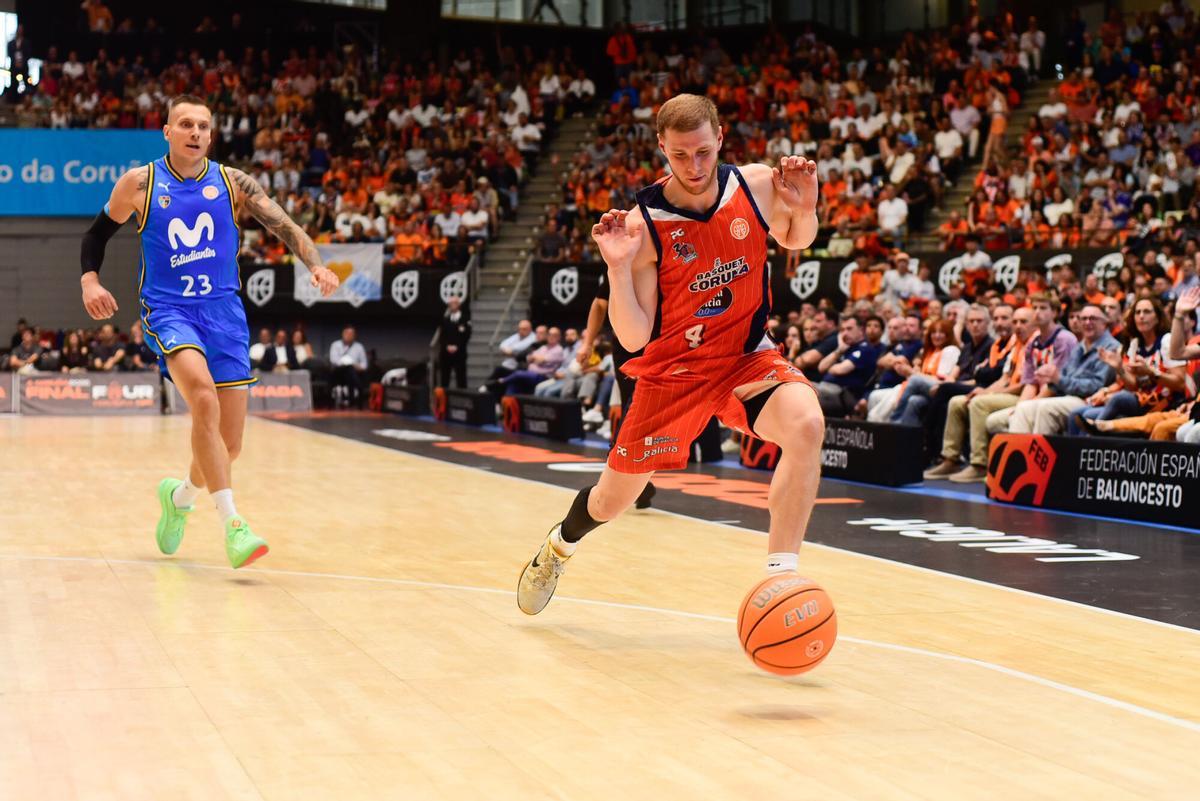 El Leyma Coruña vivió una auténtica fiesta en una remontada épica que le devuelve a ACB