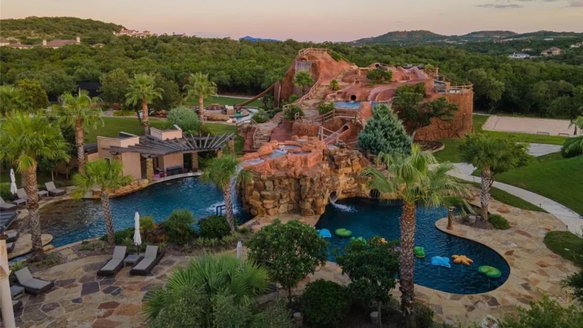 El parque acuático privado de la casa de Tony parker.