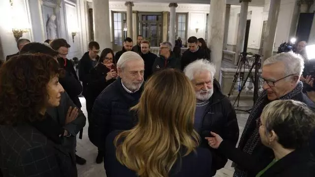 El Ayuntamiento de València homenajea la figura política de Ricard Pérez Casado