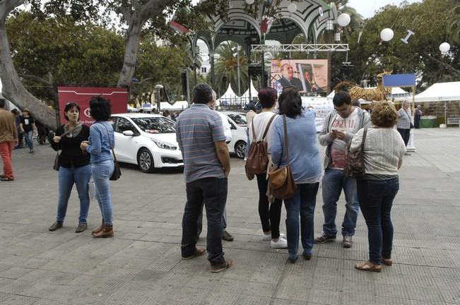 FERIA DEL LIBRO. ENCUENTRO CON LUCIA GALAN