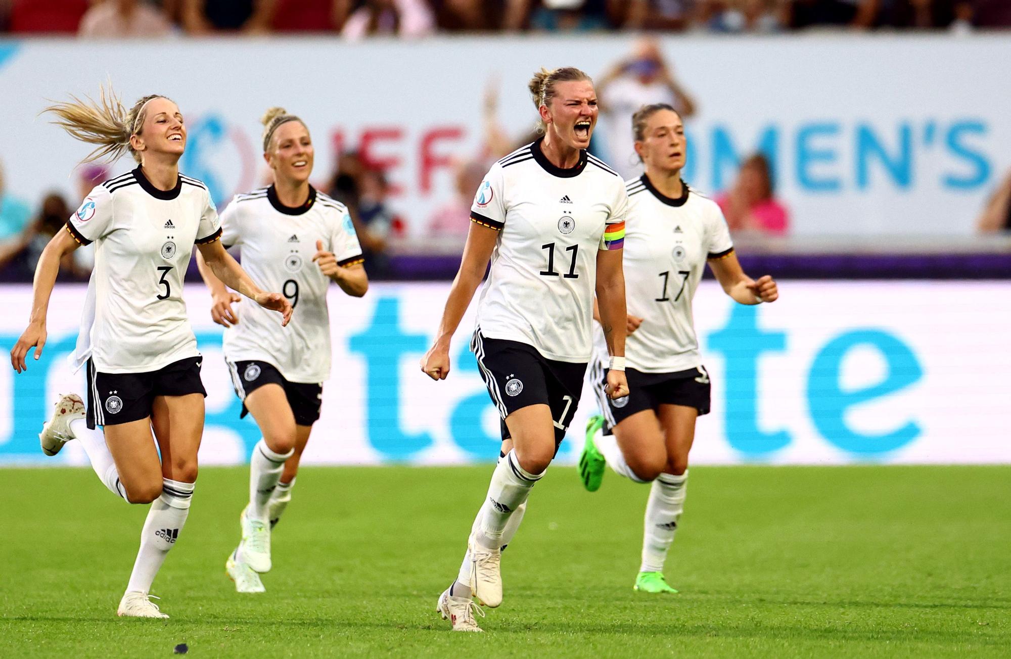 Women's Euro 2022 - Group B - Germany v Spain