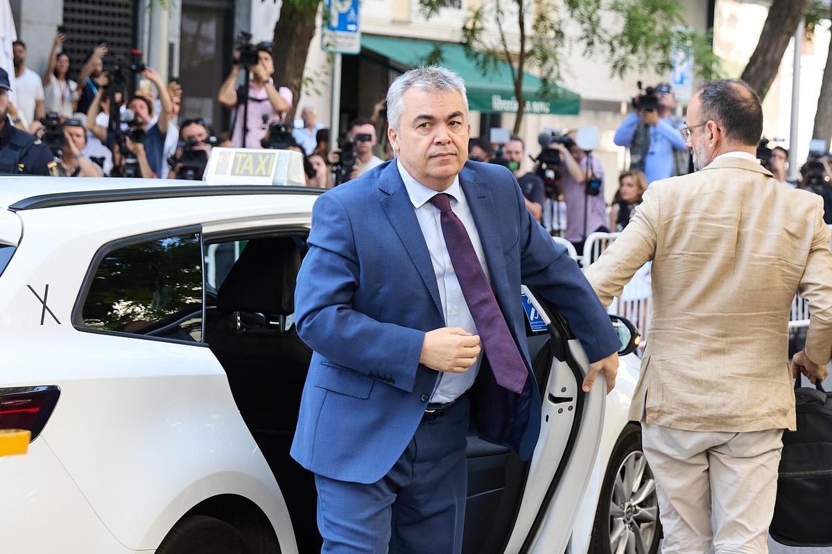 El exsecretario de Organización del PSOE Santos Cerdán a su llegada a declarar en el Tribunal Supremo.