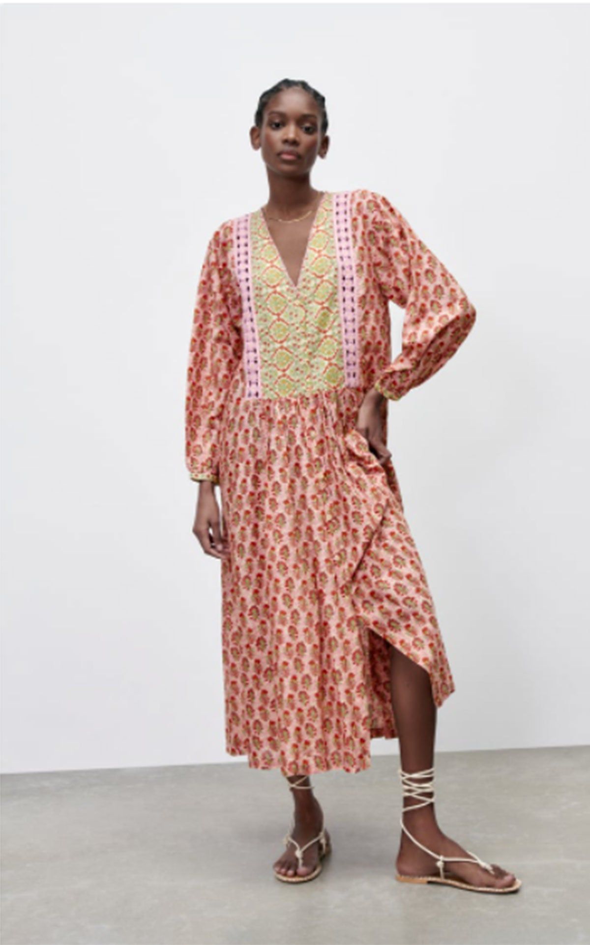 Vestido estampado de crochet de Zara