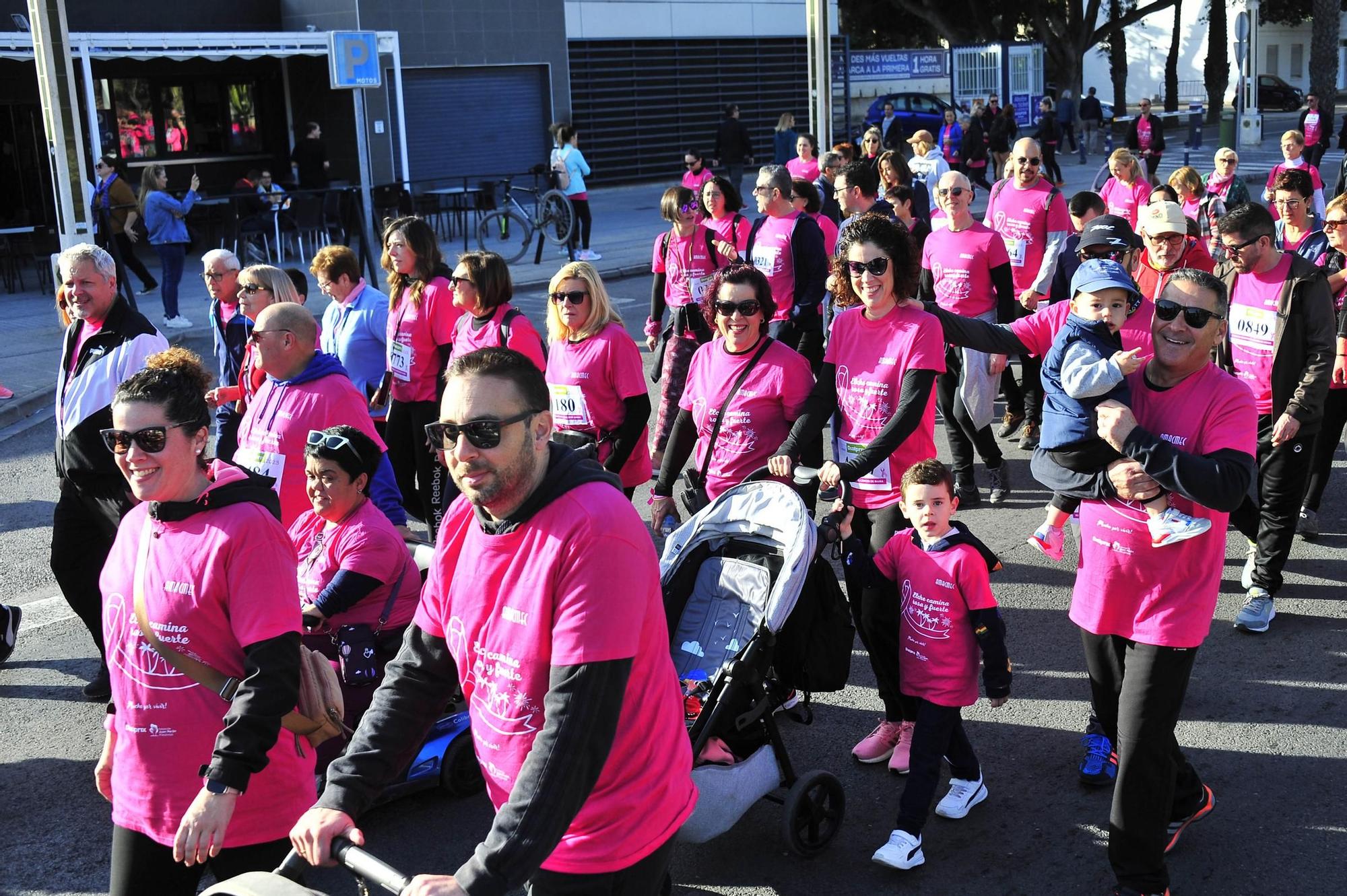 Una marea rosa imparable contra el cáncer de mama en Elche