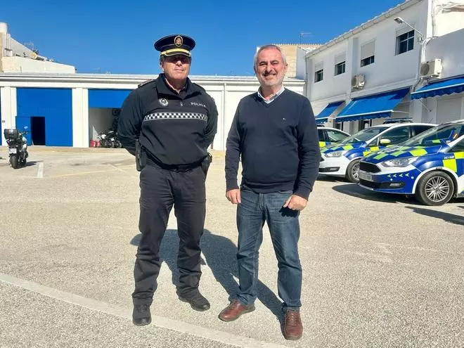 Vélez-Málaga retira el amianto de la cubierta de la Jefatura de Policía