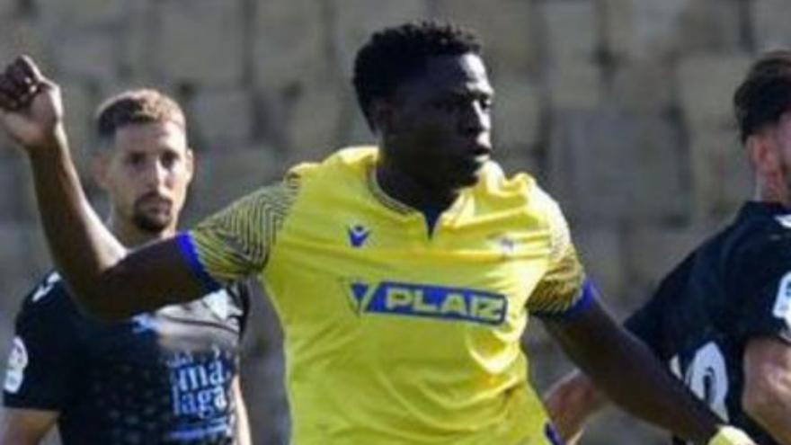 La Unión sufre el acierto goleador de Ettan Eyong, la nueva perla del Cádiz