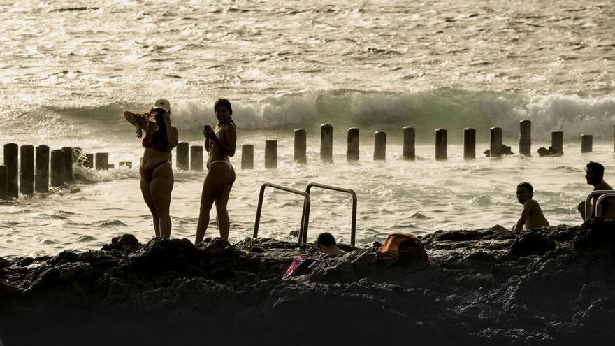 Ola de calor en Canarias: última hora, previsión del tiempo y recomendaciones